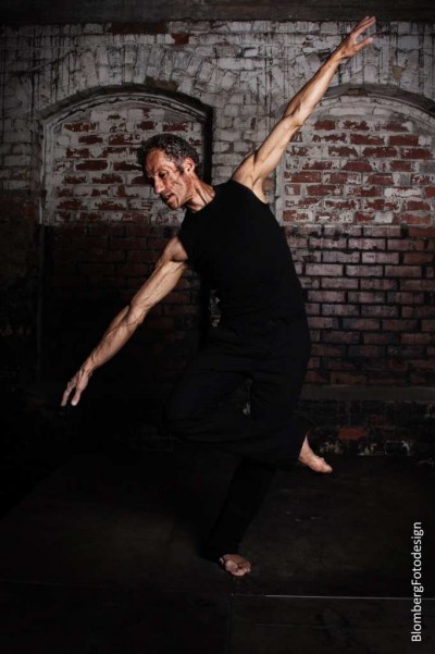 saba_peduek_dance_performance_black saba_peduek_dance_performance_black